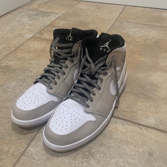 Air Jordan 1 Mid Desert Sand 554724-047 Size 12 - Picture 1 of 4